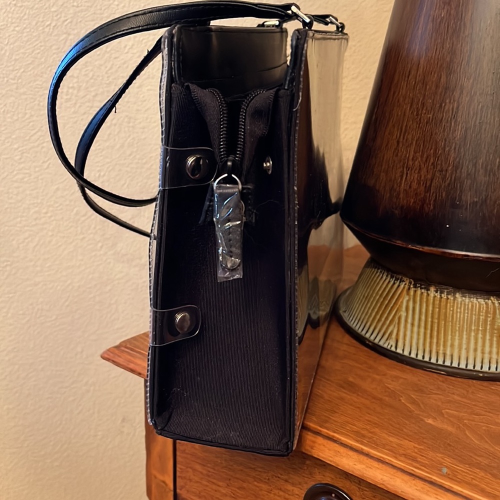 Black Display Purse - Picture 4 of 7